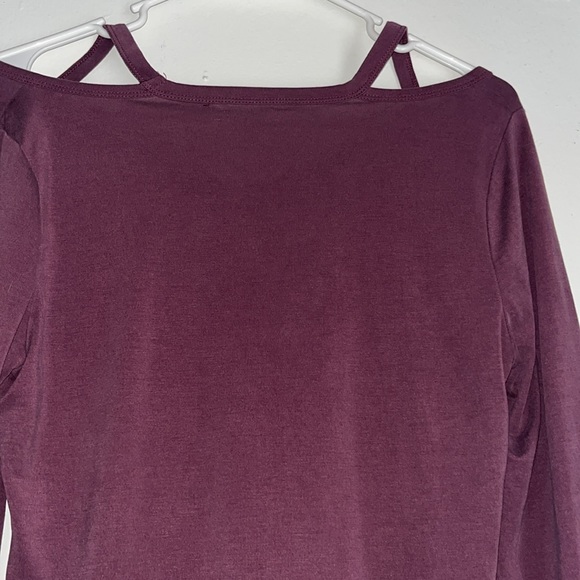 Adorable wine tinted cut out long sleeve 🩶 - Picture 3 of 3